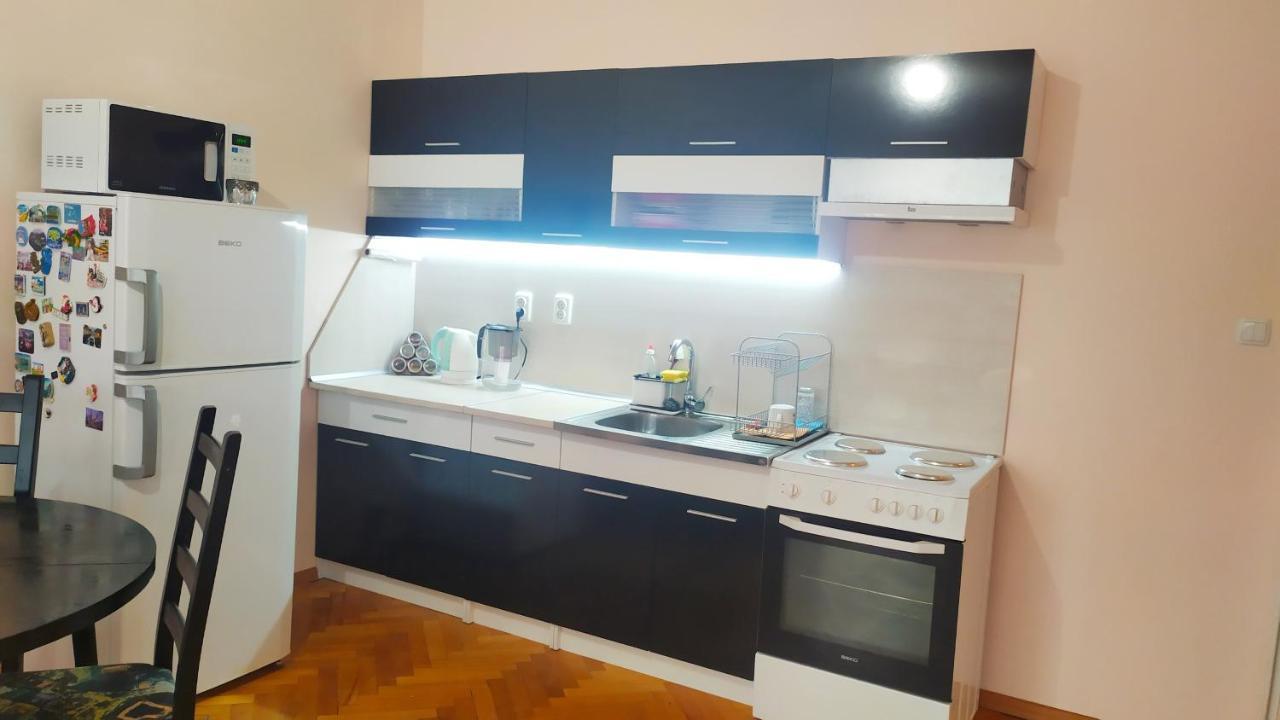 Lovely Center 1bd, 1bt *
